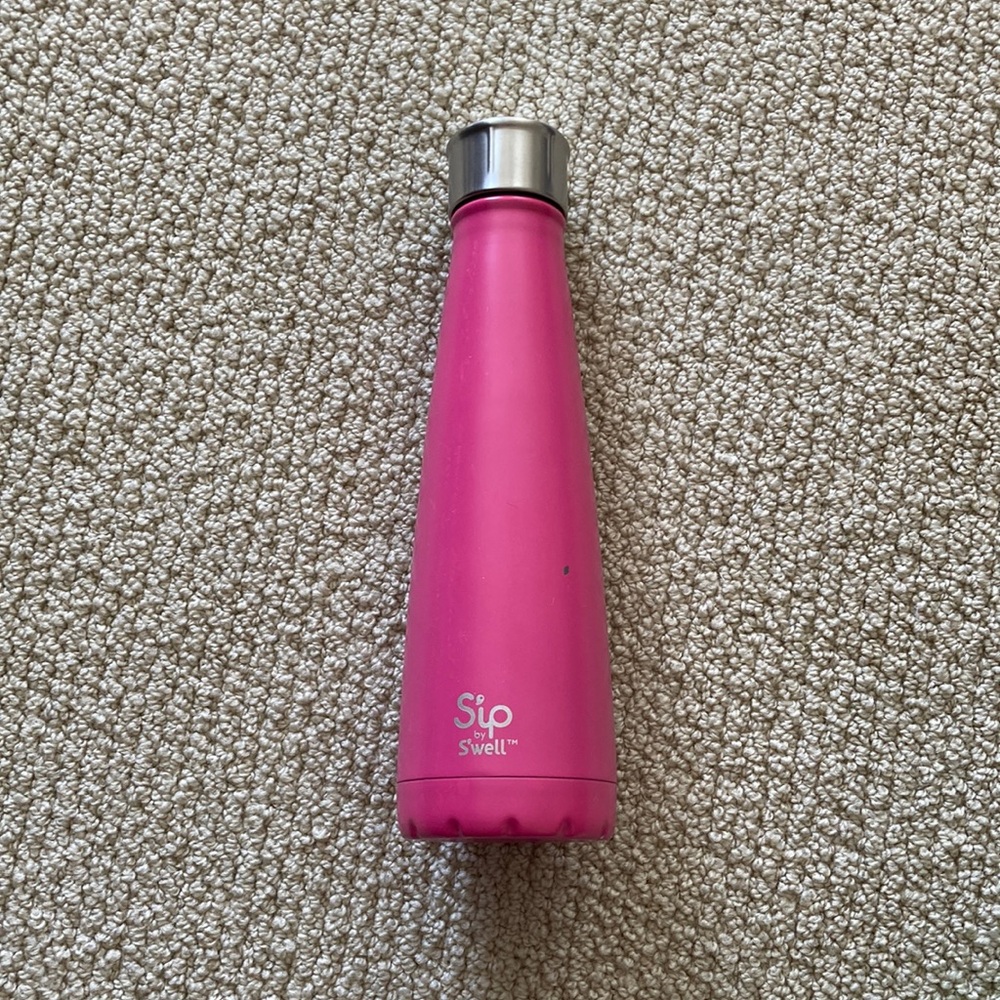 Sip by S’well Water Bottle Hot Pink 15 oz 450 mL Metal Travel Hydration FLAWS